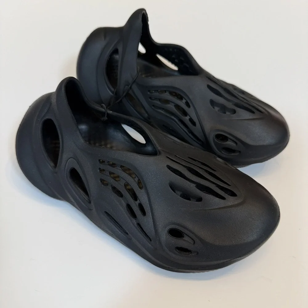 4‎ Toddler Foam Running Shoes, black New without tag. Unbranded Trendy ~ READ